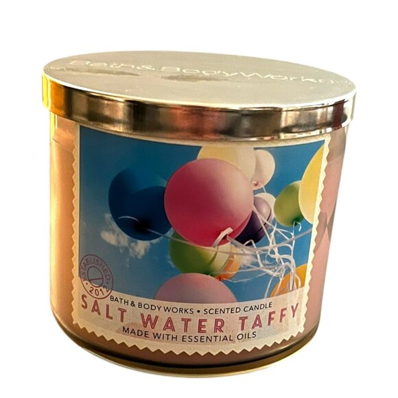 BATH & BODY WORKS SALTWATER TAFFY SCENTED 3 WICK CANDLE 14.5 OZ 2019 EDT - Picture 1 of 9